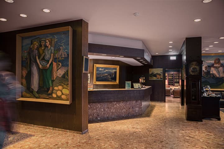 Hotel Holt - The Art Hotel