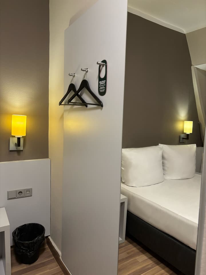 Colour Hotel