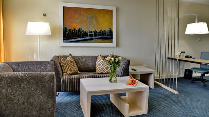 The Parktonian All Suite Hotel