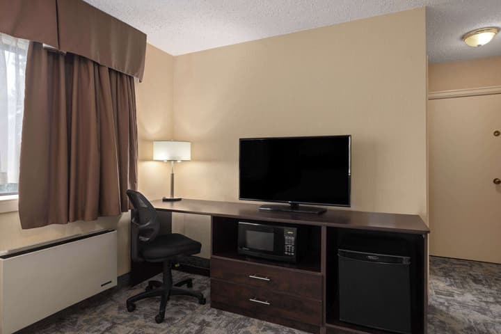 Travelodge by Wyndham Thunder Bay