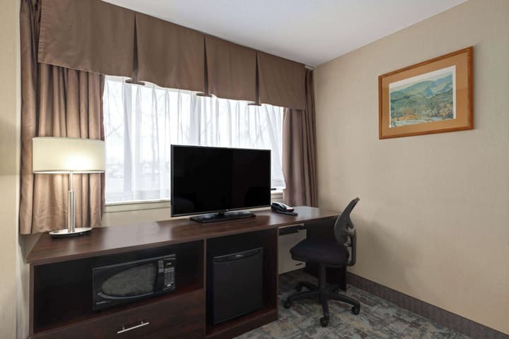 Travelodge by Wyndham Thunder Bay