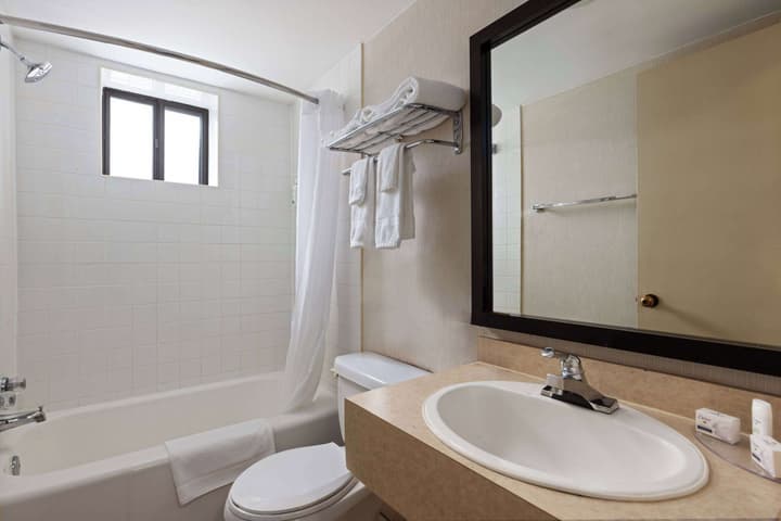 Travelodge by Wyndham Thunder Bay
