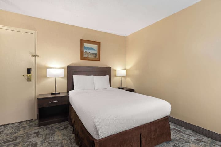 Travelodge by Wyndham Thunder Bay