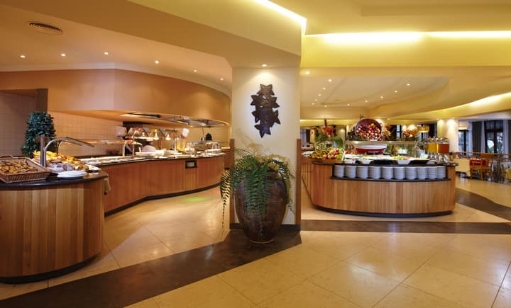 Suite Hotel Eden Mar, by PortoBay