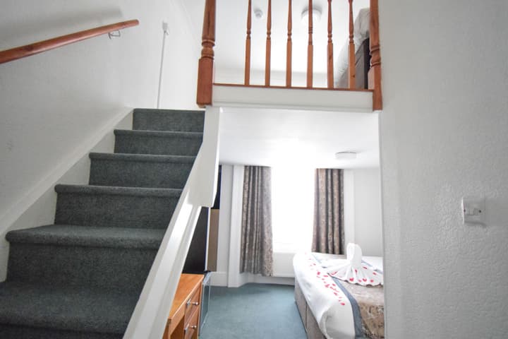 Pembridge Palace Hotel