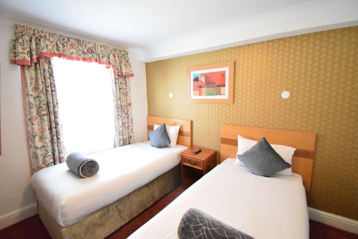 Pembridge Palace Hotel