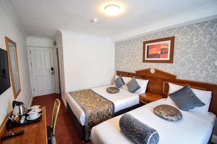 Pembridge Palace Hotel