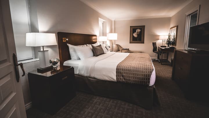 Lord Elgin Hotel