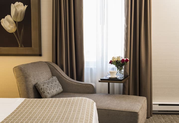 Lord Elgin Hotel