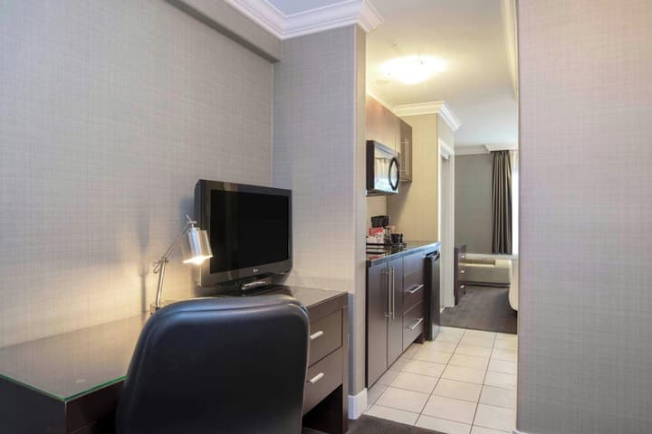 Sandman Hotel & Suites Vancouver Airport