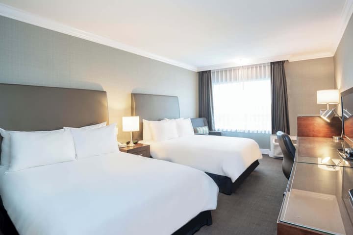 Sandman Hotel & Suites Vancouver Airport
