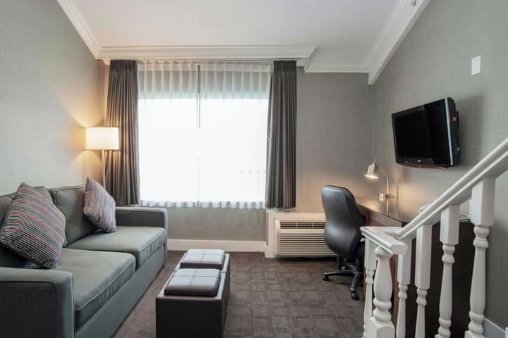 Sandman Hotel & Suites Vancouver Airport