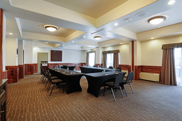 Sandman Hotel & Suites Vancouver Airport