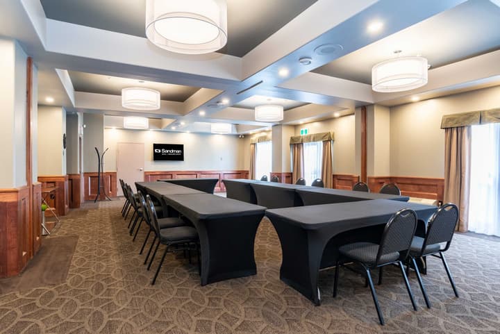 Sandman Hotel & Suites Vancouver Airport