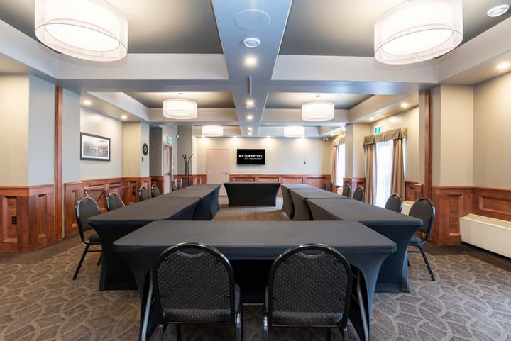 Sandman Hotel & Suites Vancouver Airport
