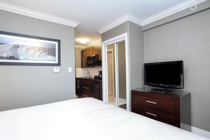 Sandman Hotel & Suites Vancouver Airport