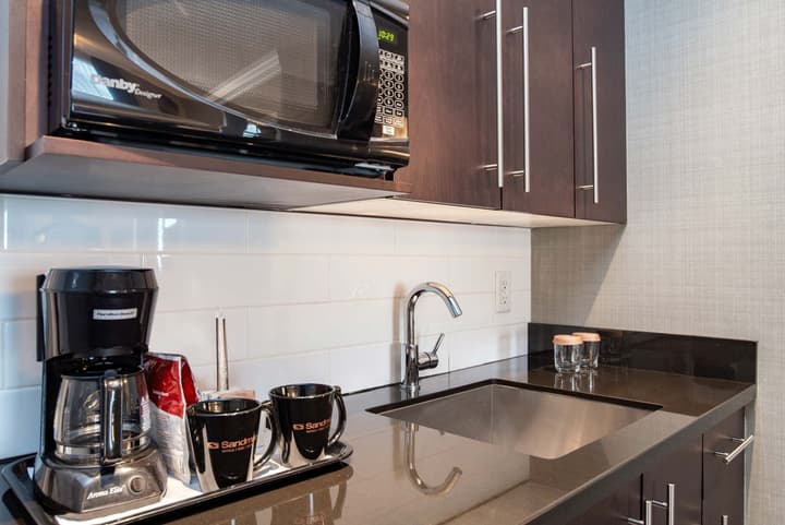 Sandman Hotel & Suites Vancouver Airport
