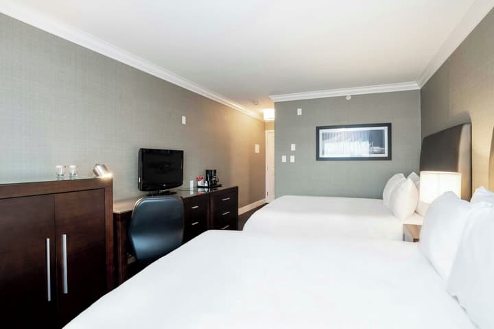 Sandman Hotel & Suites Vancouver Airport
