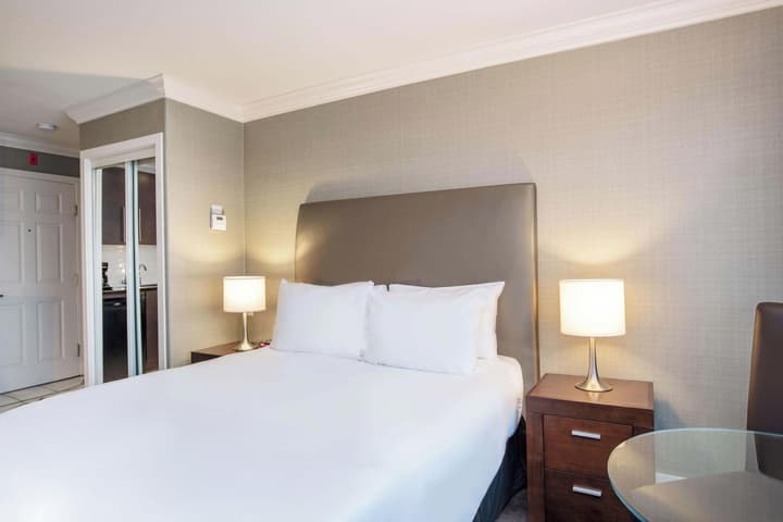 Sandman Hotel & Suites Vancouver Airport