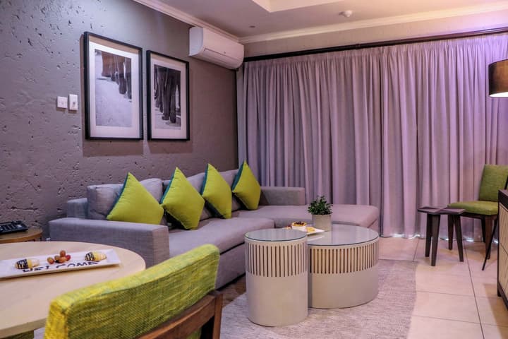 Cresta Mowana Safari Resort & Spa