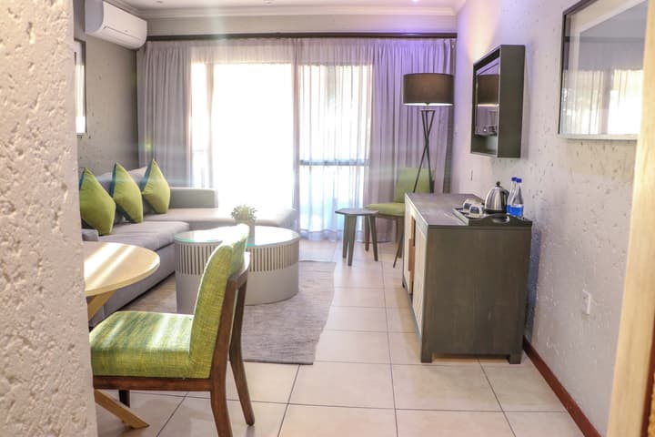 Cresta Mowana Safari Resort & Spa
