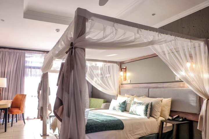 Cresta Mowana Safari Resort & Spa