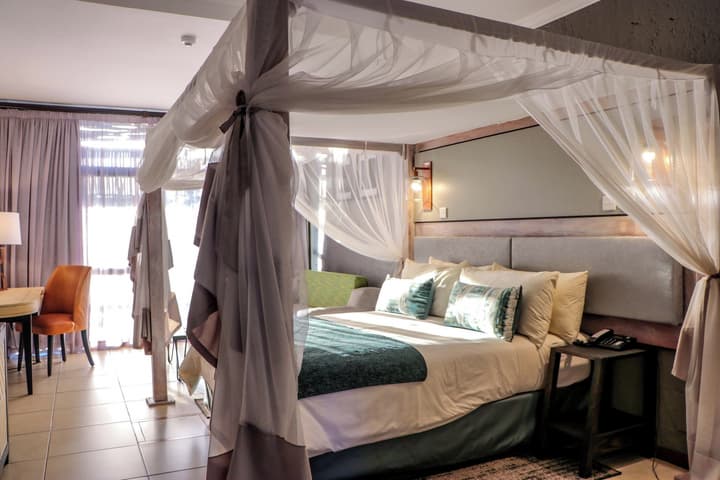 Cresta Mowana Safari Resort & Spa