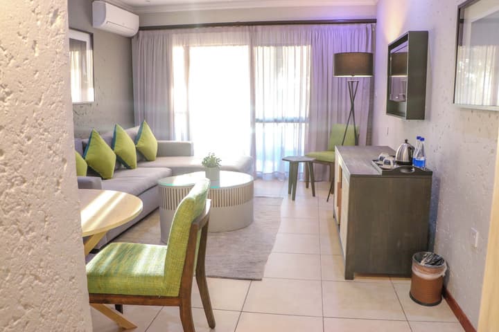 Cresta Mowana Safari Resort & Spa