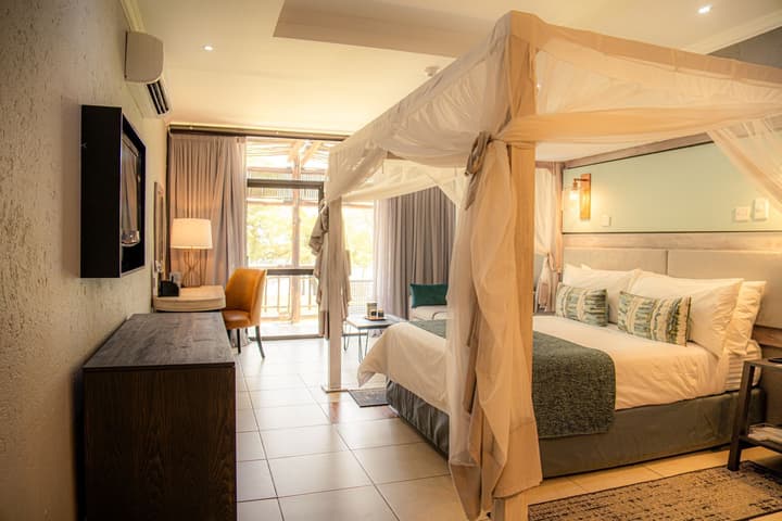Cresta Mowana Safari Resort & Spa