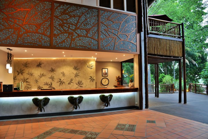 Cresta Mowana Safari Resort & Spa