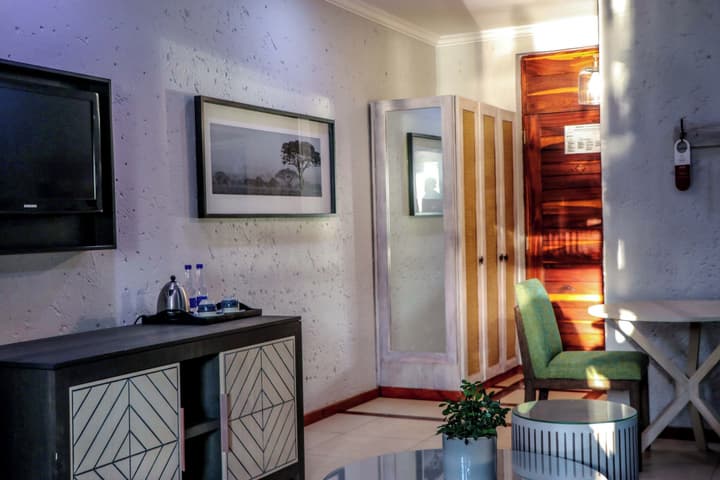 Cresta Mowana Safari Resort & Spa