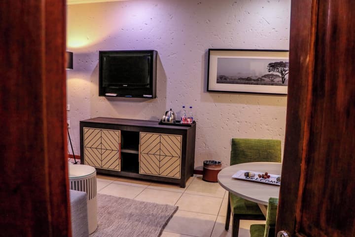 Cresta Mowana Safari Resort & Spa