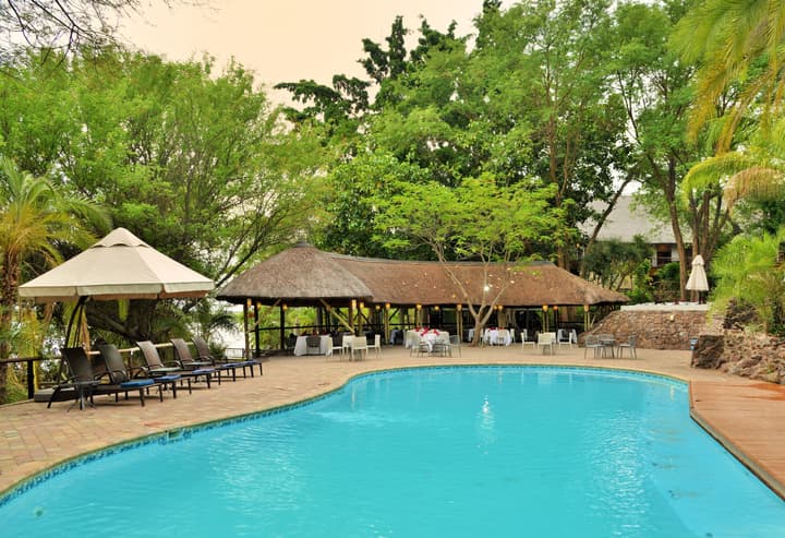 Cresta Mowana Safari Resort & Spa