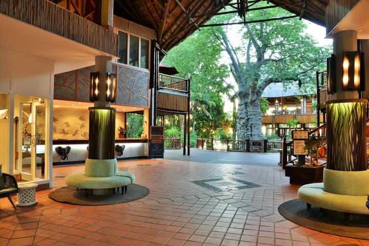 Cresta Mowana Safari Resort & Spa