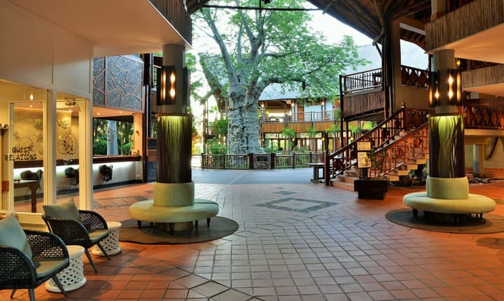 Cresta Mowana Safari Resort & Spa