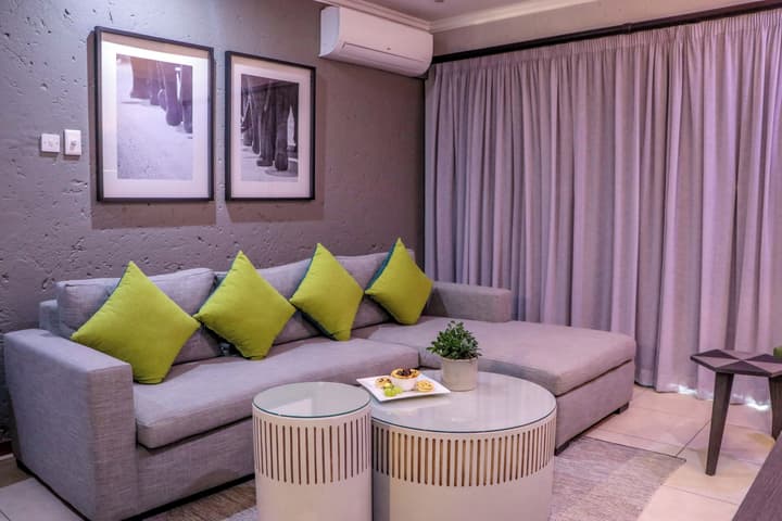 Cresta Mowana Safari Resort & Spa