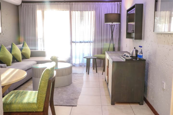 Cresta Mowana Safari Resort & Spa