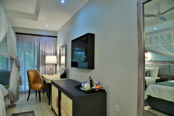 Cresta Mowana Safari Resort & Spa