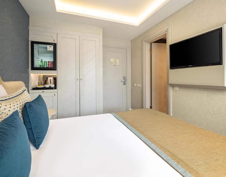 AHC Old City Hotel