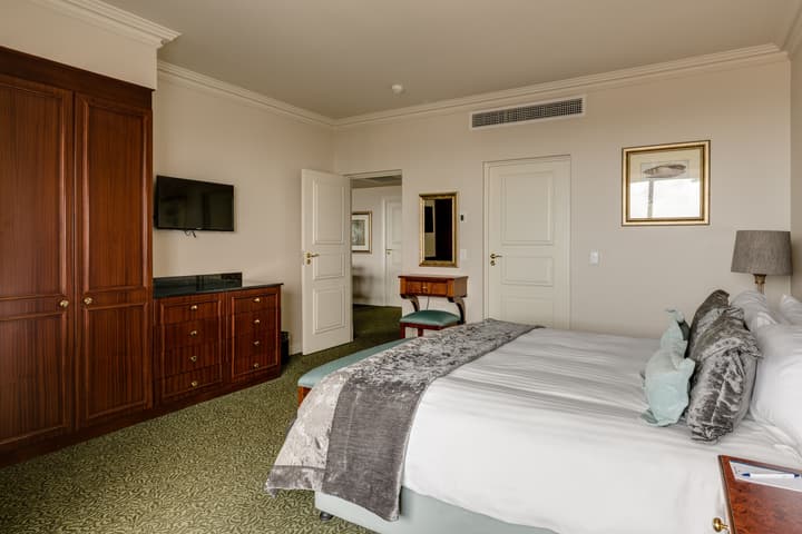 The Edward Hotel