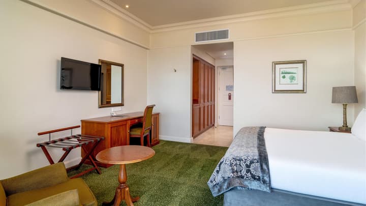 The Edward Hotel
