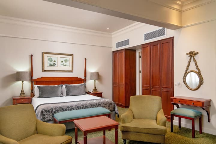 The Edward Hotel