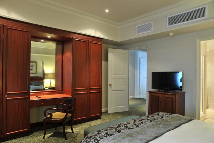 The Edward Hotel