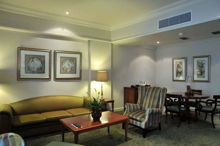 The Edward Hotel
