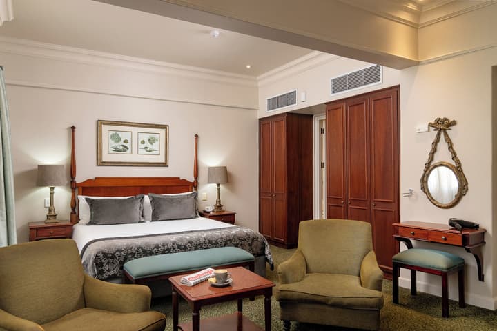 The Edward Hotel