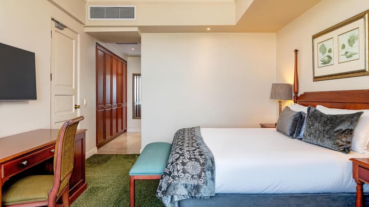 The Edward Hotel