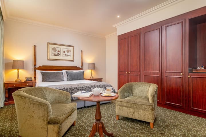 The Edward Hotel