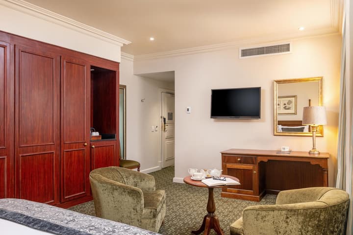 The Edward Hotel