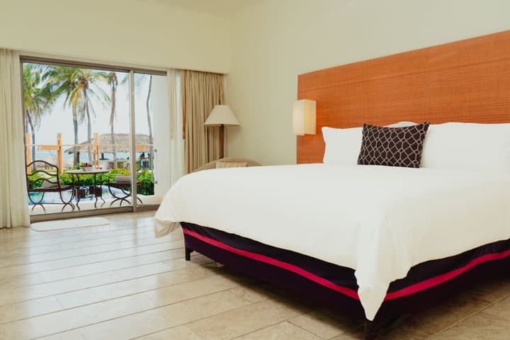 Camino Real Zaashila Huatulco