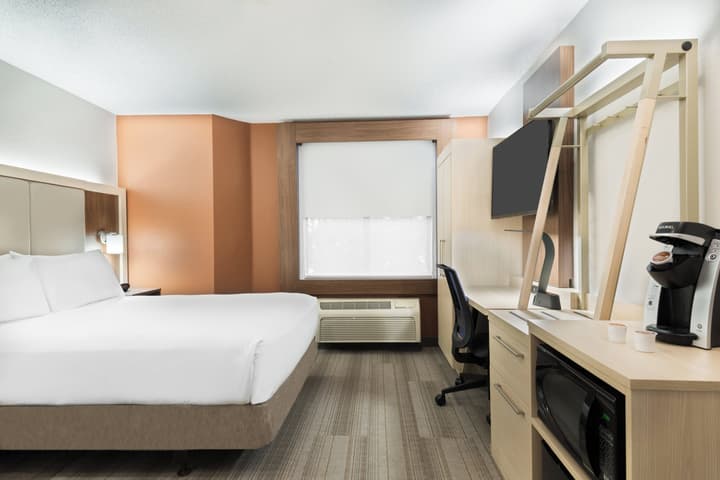 Holiday Inn Express & Suites Nearest Universal Orlando by IHG